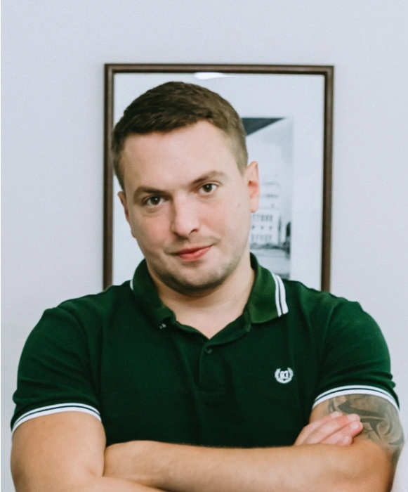 Альтернативний текст для SEO: "Владислав Івасюк, керівник друкарні: ефективне управління у світі друкарської індустрії